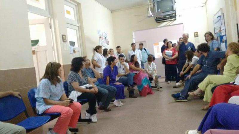Abrazo solidario por más recursos para el hospital de Calamuchita